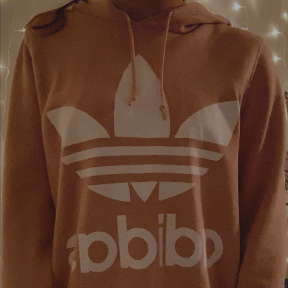 very cute oversized adidas hoodie!!